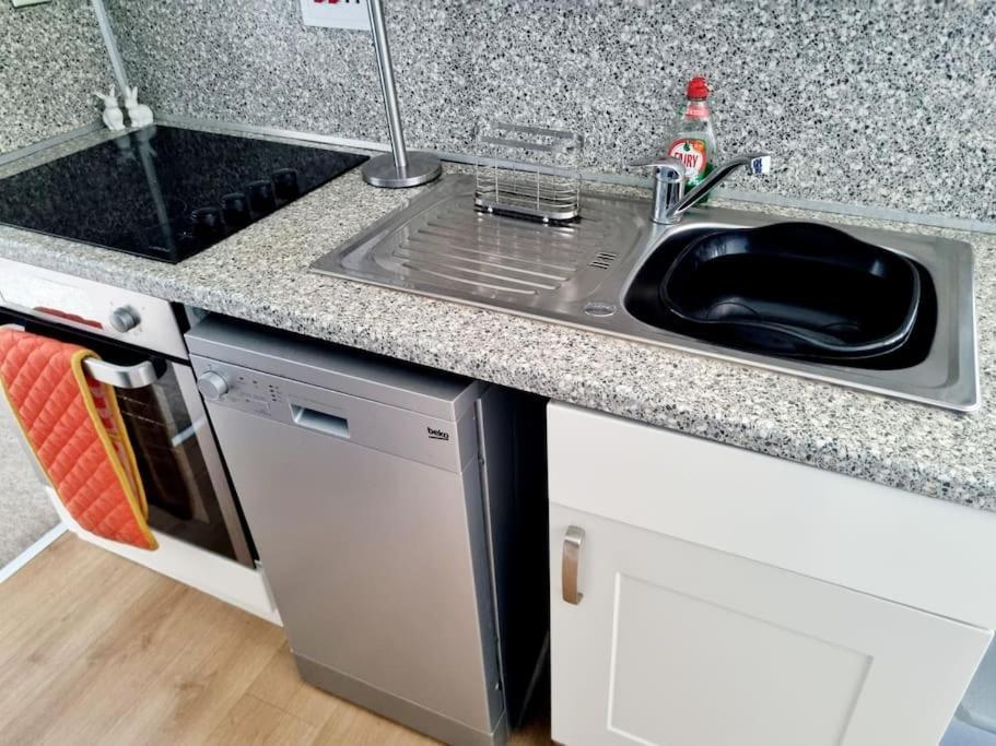 Willa Front Line Chalet With Open Sea Views & Swimming Pool In Kingsdown No14 Zewnętrze zdjęcie